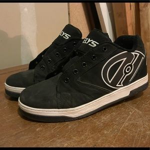 Young mens Heelys voyager LIKE NEW!!